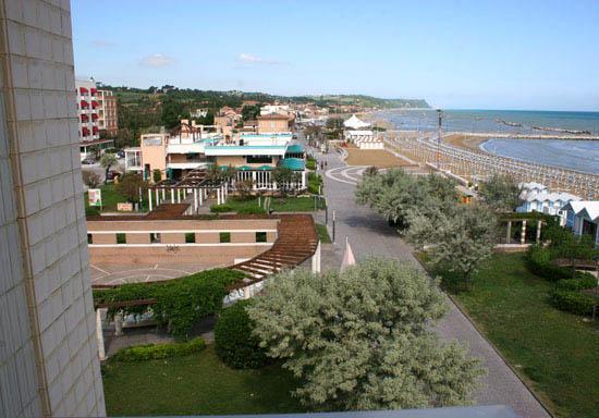 Hotel Plaza Fano Exterior foto